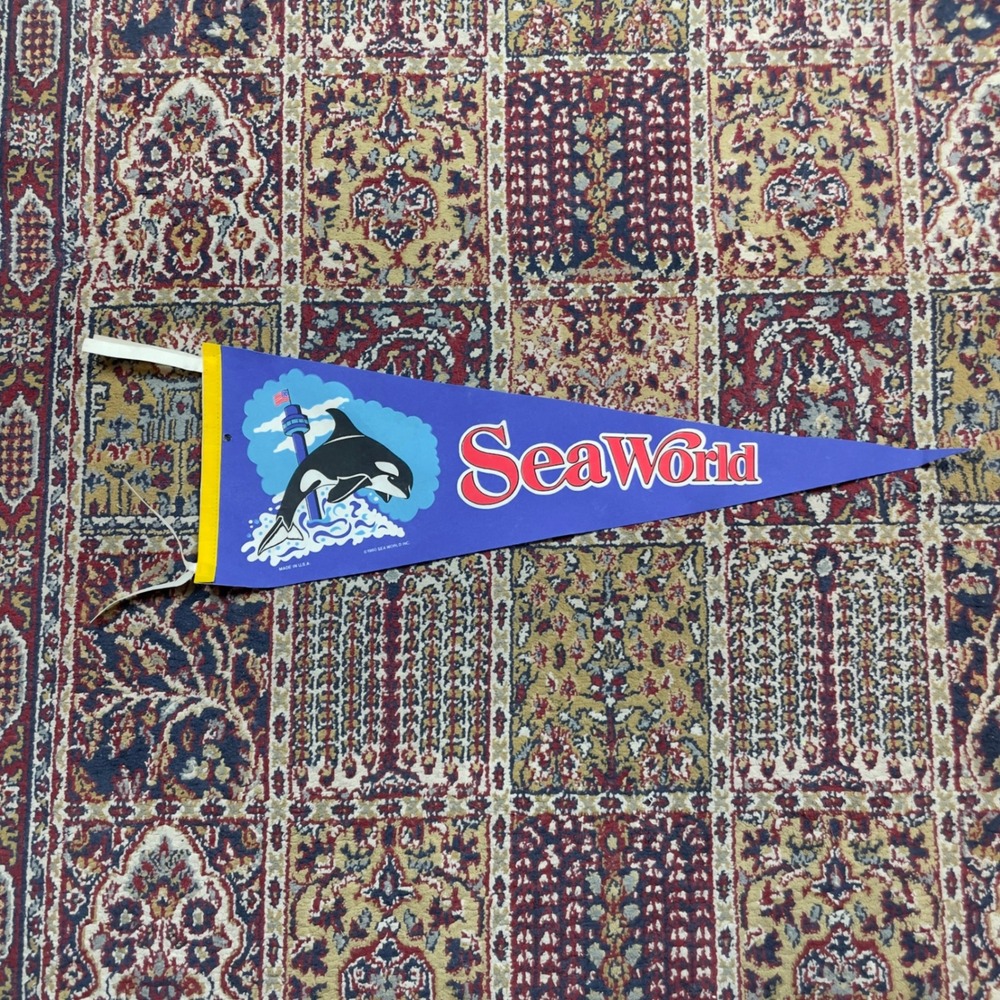 Vintage 1980 SeaWorld Shamu Orca Felt Pennant Flag Souvenir Blue Made in‎ USA